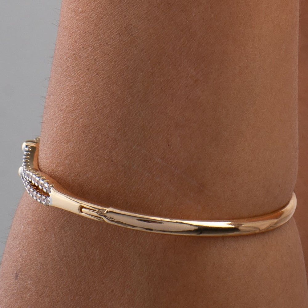 Middle Knot Bangle