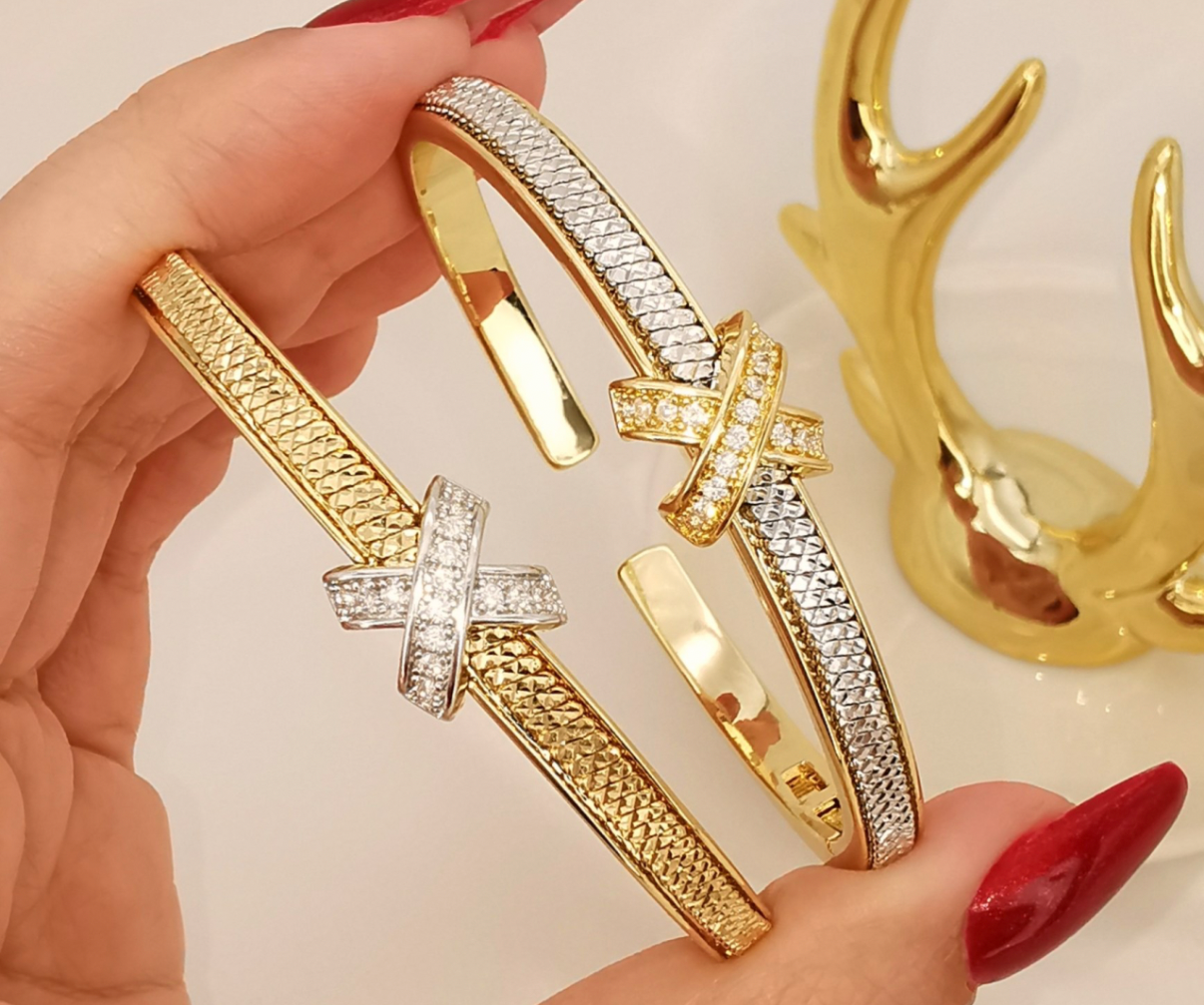 X’s Patterend Bangle