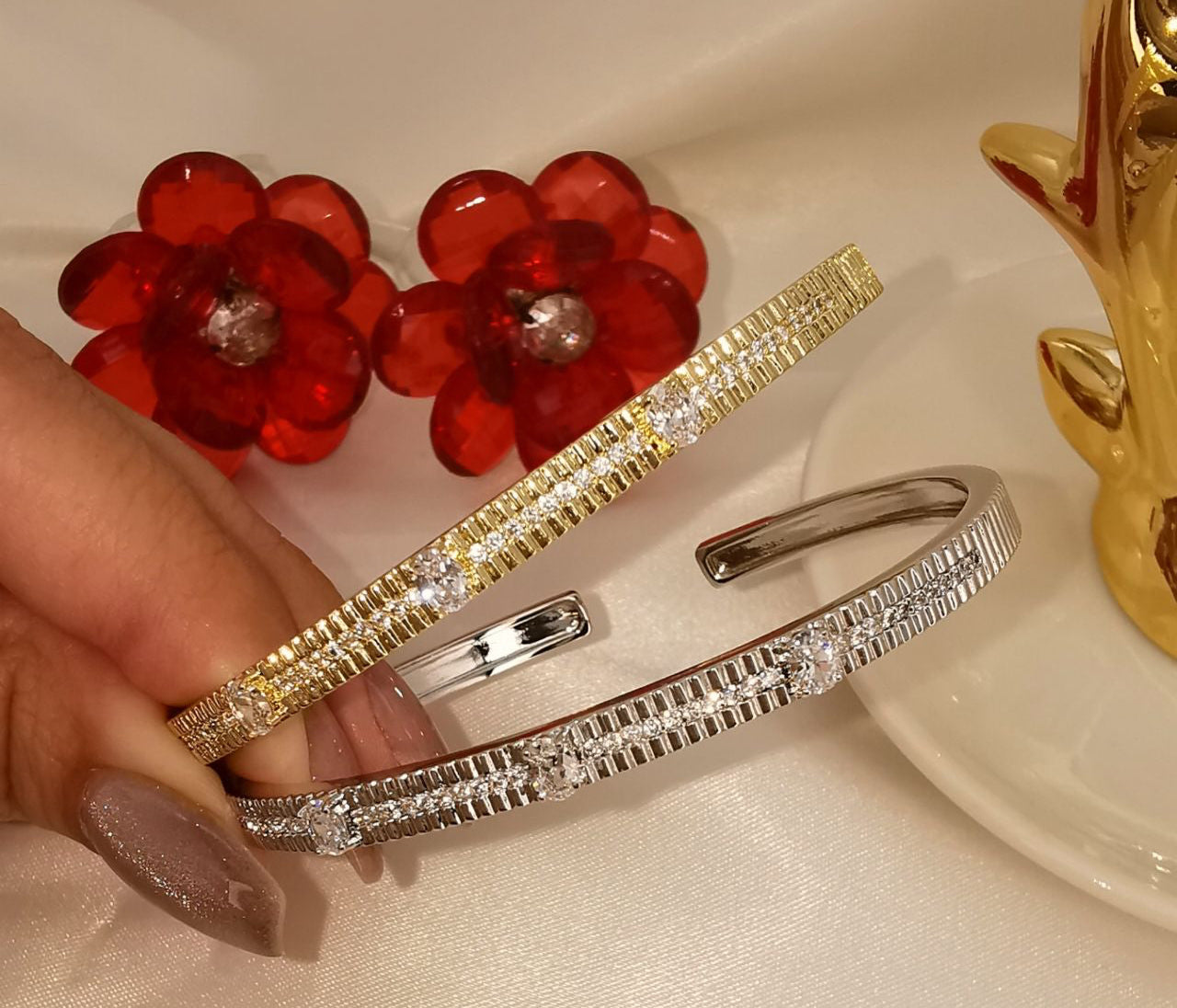 Gold Linear bangle (oval stones)