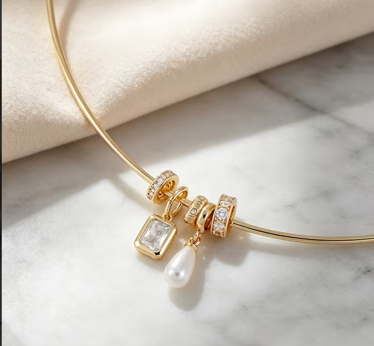 Hallo Charms Choker