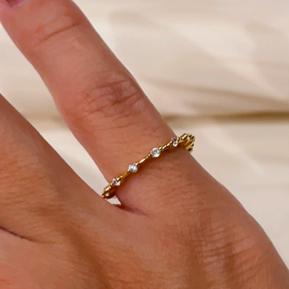 Dainty Pinky Ring 01