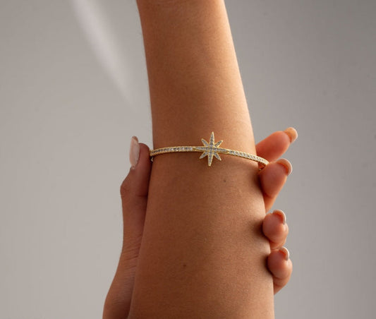 Middle Star Bangle