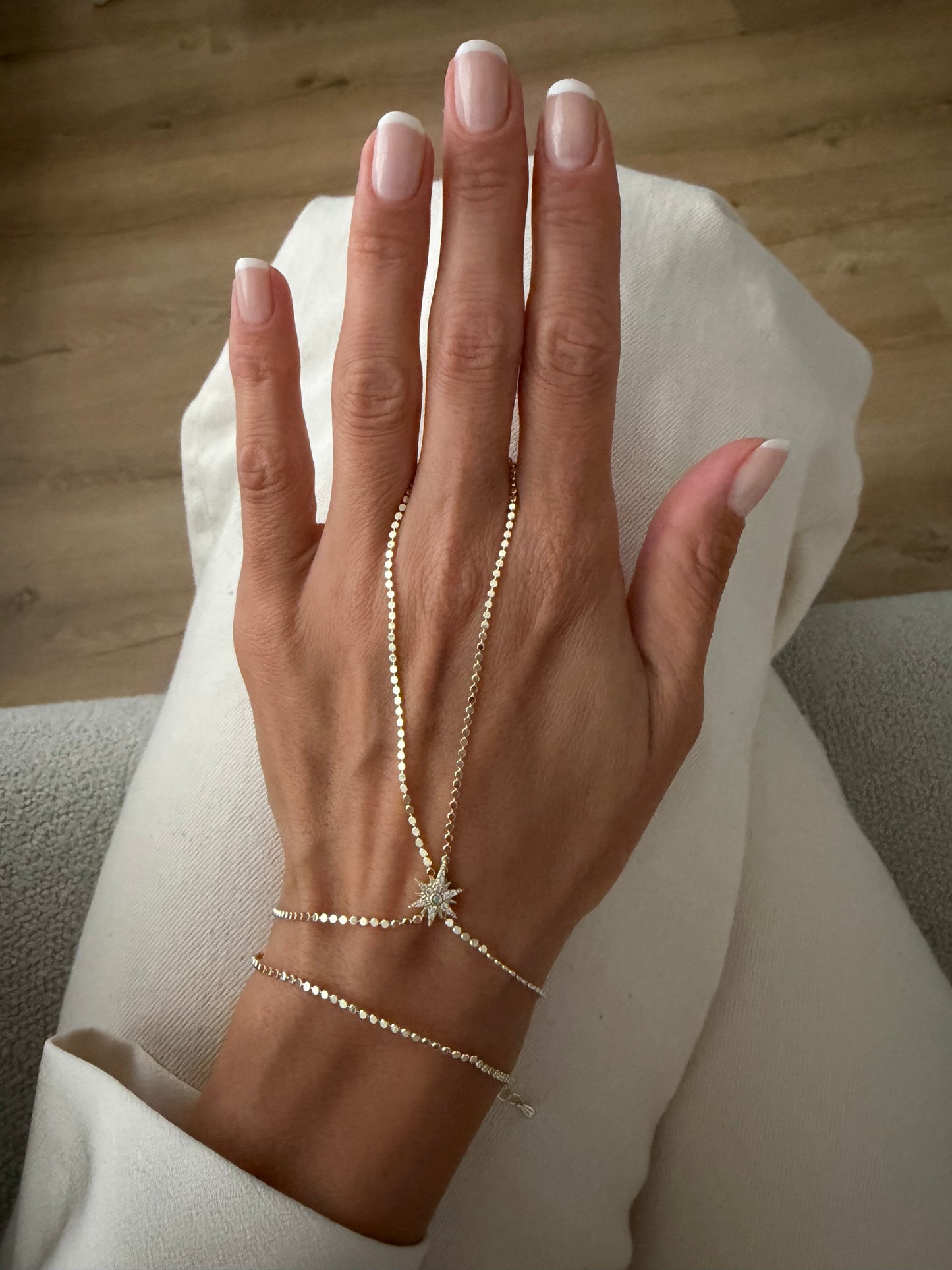 Hand Chain - 24