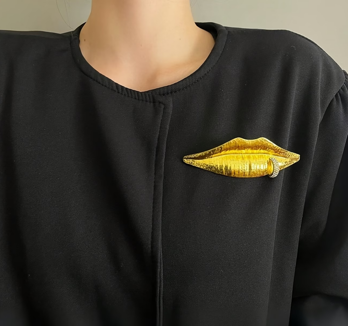Exaggerated Lip Brooch
