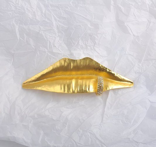 Exaggerated Lip Brooch
